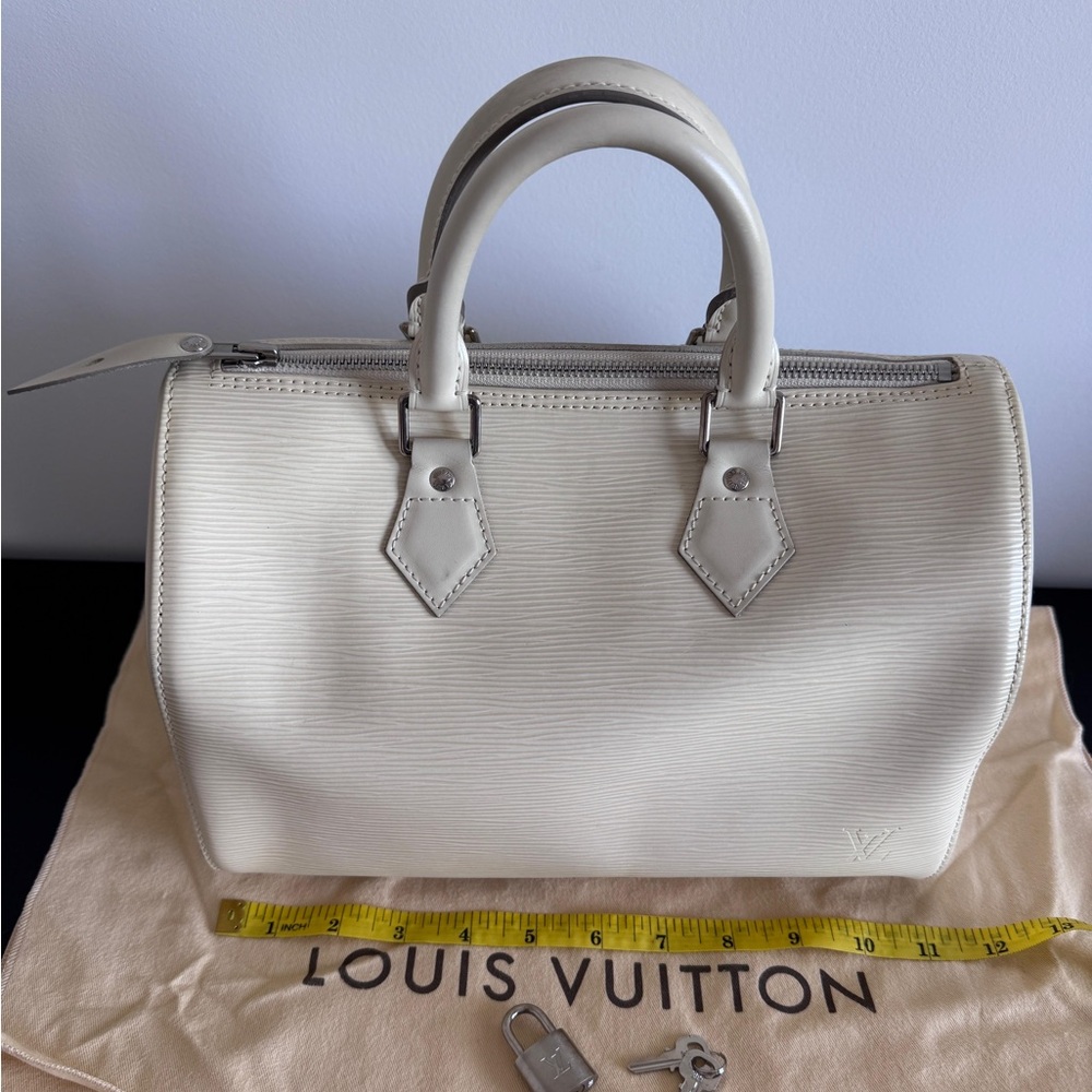 Authentic Louis Vuitton Speedy 25 White Epi Leather - Picture 14 of 16